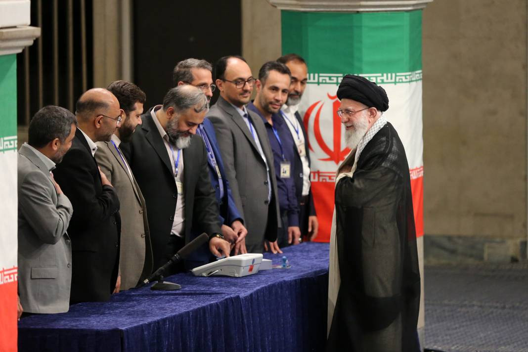 İran sandık başında! Reisi'nin halefi kim olacak? - Resim: 11